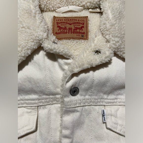 NWT LEVI’S EX-BOYFRIEND SHERPA TRUCKER JACKET - Picture 7 of 7